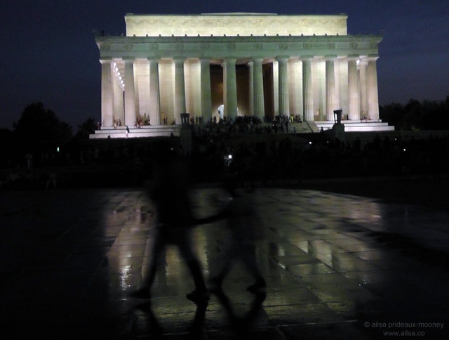 lincoln-memorial-at-night